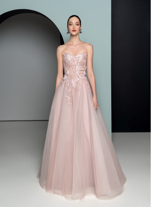 The model of the evening dress 0919